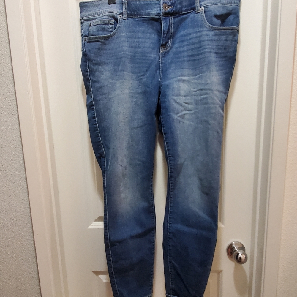 Premium torrid bombshell skinny jeans